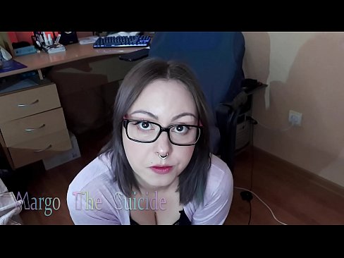 ❤️ Seksi djevojka s naočalama duboko siše dildo na kameri ❤️❌ Seks video kod nas ️❤