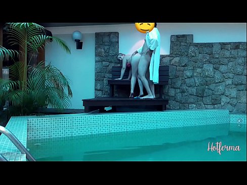 ❤️ Šef poziva sobaricu na bazen, ali nije mogao odoljeti vrućini ❤️❌ Seks video kod nas ️❤